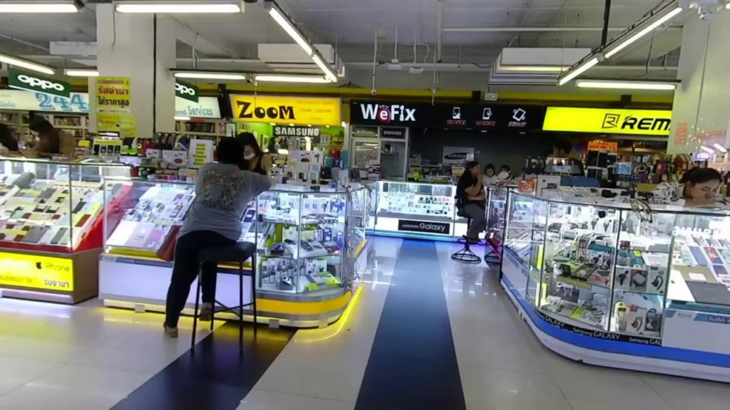 Shopping Malls 99% Empty, Workers Sleeping on Floor, Where Are The Tourists to Keep Thailand GREAT?