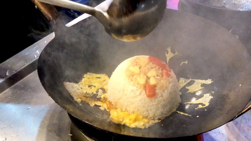 見ていて気持ちが良い中華の鍋振りBangkok Street Food master craftsmanship Wok craftsman Chinese frying pan Fried rice