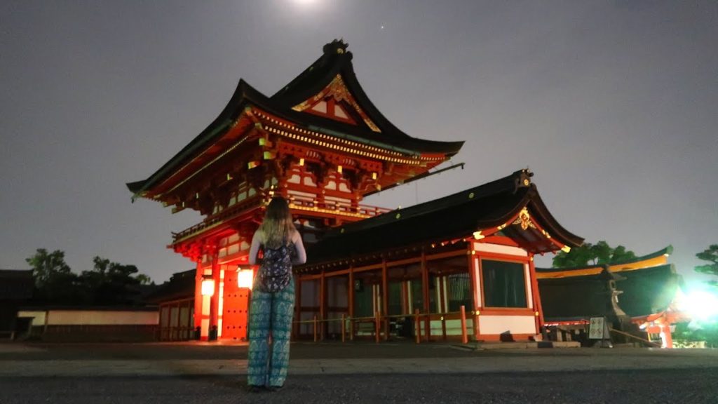 KYOTO - CLIMBING MOUNT FUSHIMI INARI AT NIGHT | Hiking up to the top shrine under 1000 Torii gates
