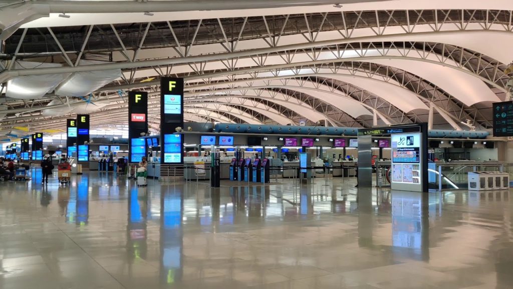 関西国際空港 Kansai International Airport 2020年3月14日、出発ロビーは閑散