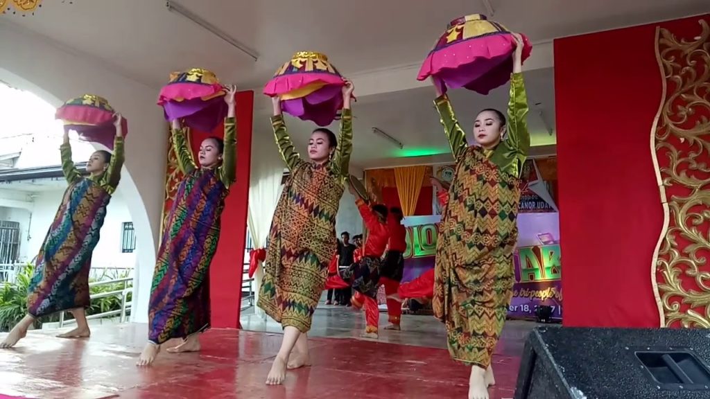 Dulang Dance (Maguindanawon) performed by Salamindanao Dance Company