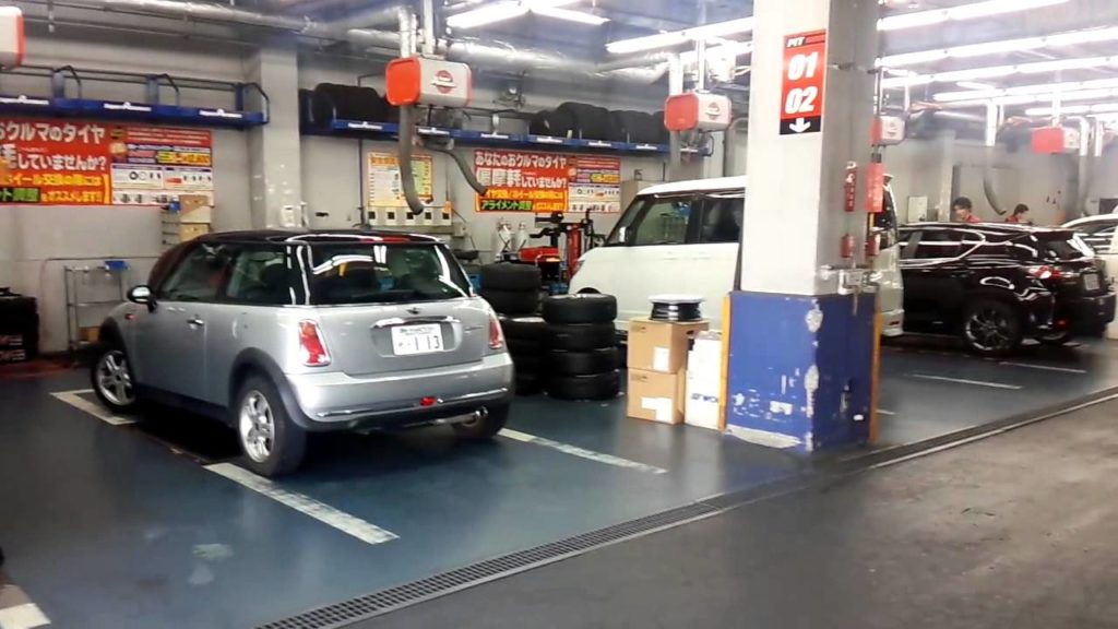 福岡県小倉市にあるスーパーオートバックス