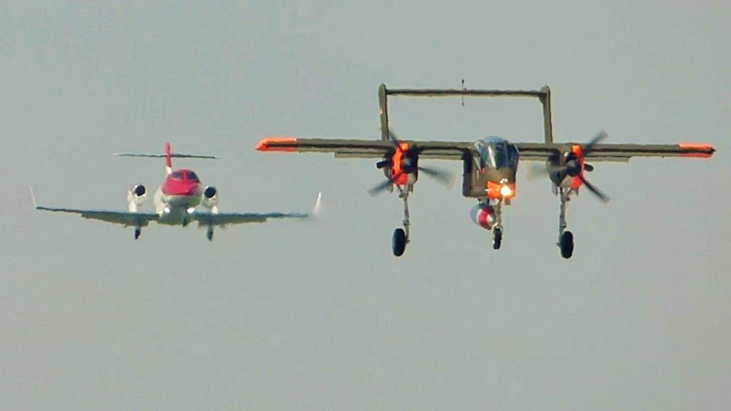 [FullHD] **EXTREMELY RARE** 2 landings at the same time at Geneva/GVA/LSGG