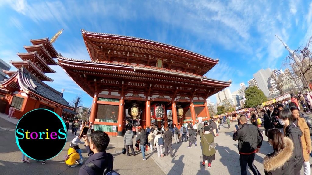 Walking in Tokyo's oldest temple in Asakusa