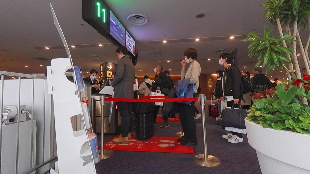 (4k)全員マスク 羽田空港 機材変更後 福岡行き 小量連打！  JGC廃止前兆？ JAL 国内線 ダイアモンド優先搭乗ゲート音  Oneworld Emerald Gate sound