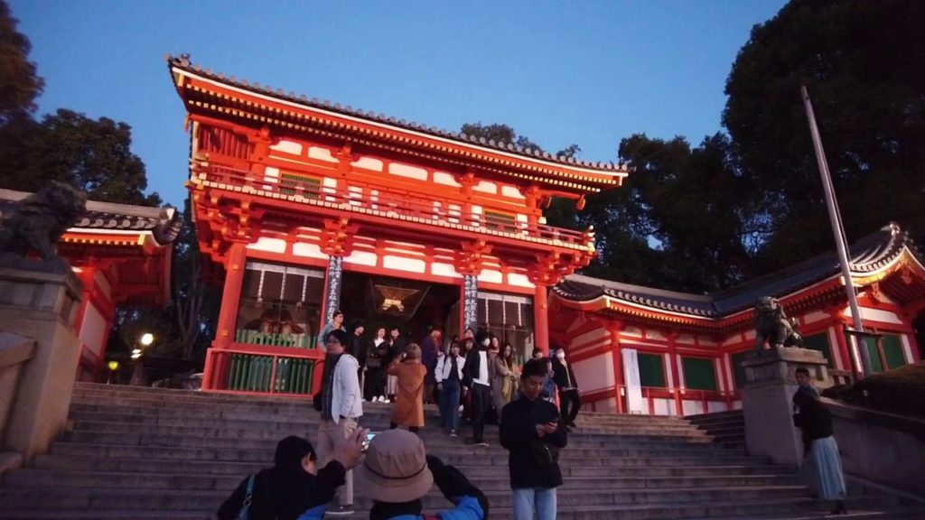 【夫婦で修学旅行】夕暮れ時の八坂神社 京都旅行(Kyoto Gion yasaka-jinja on 2020/3/20) 【夫婦で修学旅行】夕暮れ時の八坂神社 京都旅行(Kyoto Gion yasaka-jinja on 2020/3/20)
