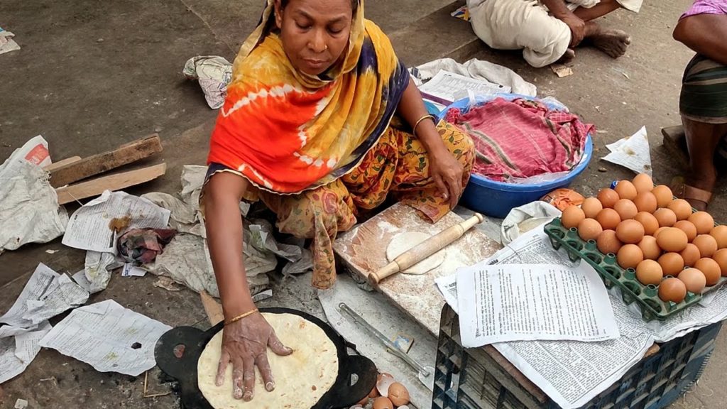 Hard Working Women Making & Selling Best Roadside Food || Bangladeshi Street food