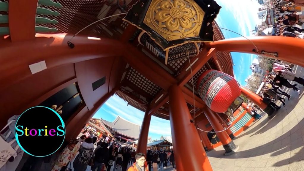 Walking in Tokyo's oldest temple in Asakusa