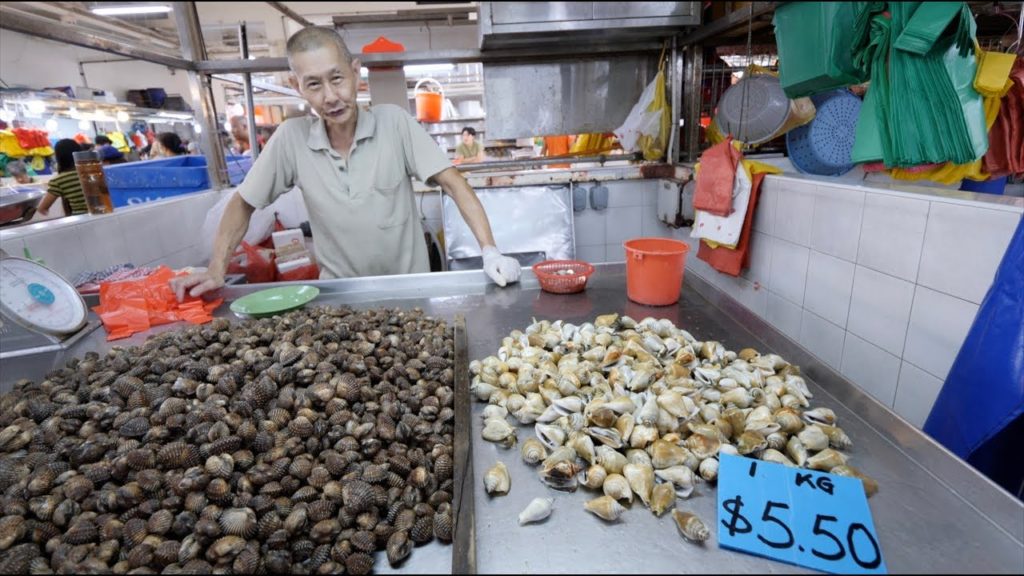 Would You Buy This?🐌 Shopping At Geylang Serai Malay Market, Singapore🇸🇬