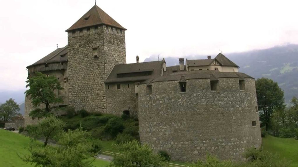 アキーラさん訪問②リヒテンシュタイン・ファドゥーツ・リヒテンシュタイン城・Vaduz,Liechtenstein-castle