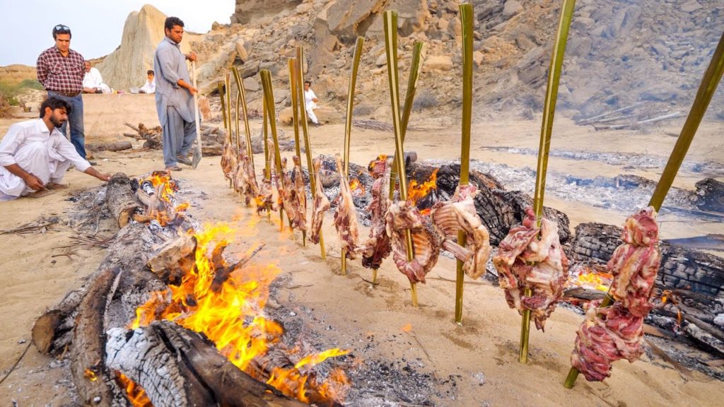 Vertical BBQ – 13 Goat Legs Kebabs!!🔥MOST UNIQUE Iranian Food! | Baluchestan, Iran!🇮🇷 Vertical BBQ - 13 Goat Legs Kebabs!!🔥MOST UNIQUE Iranian Food! | Baluchestan, Iran!🇮🇷