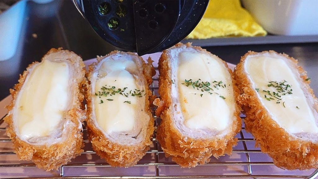 치즈돈까스 Pork Cutlet with Mozzarella Cheese - Korean Street Food