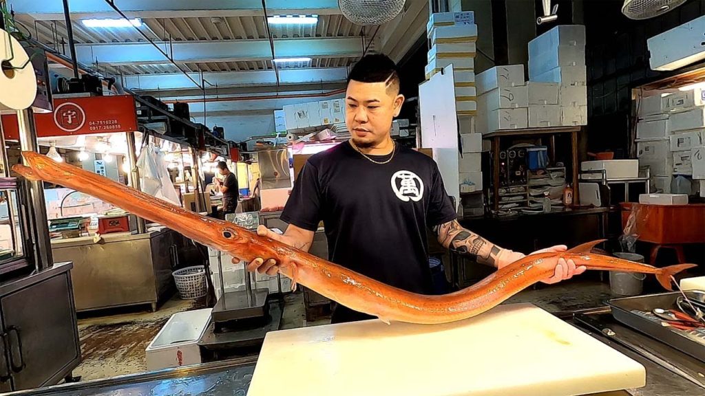 Amazing! GIANT RED CORNET FISH SASHIMI超級巨大馬鞭魚 - Taiwanese Street Food