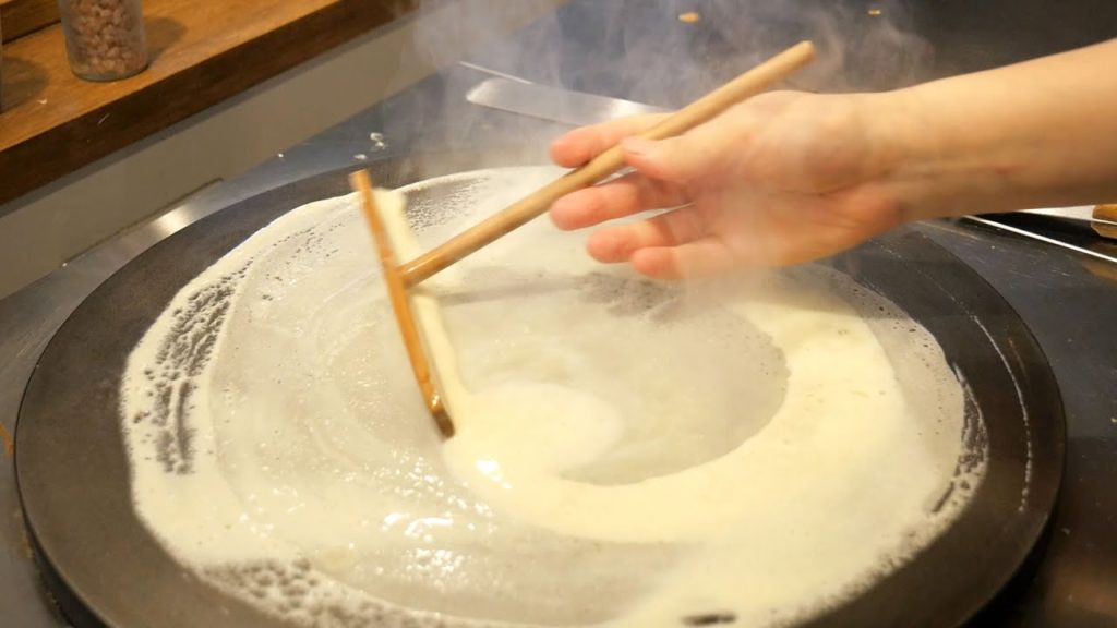 こだわりと愛情たっぷりなクレープ屋さんの作り方