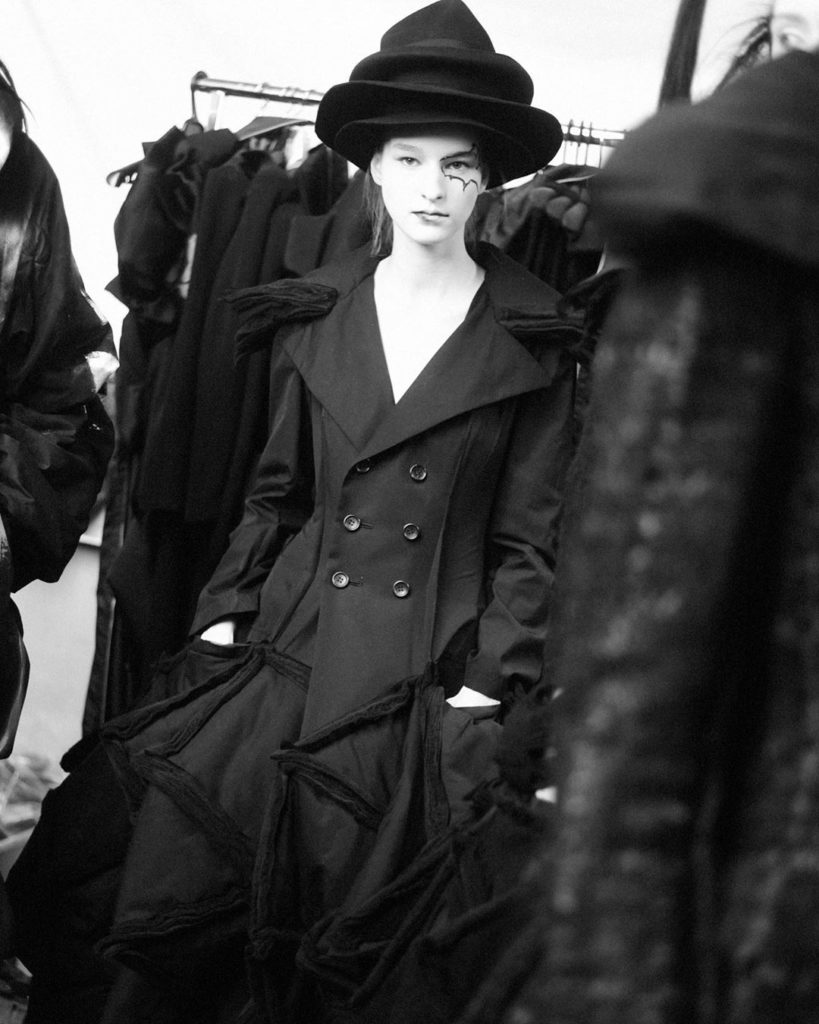 Yohji Yamamoto AW20-21 collection. 
Backstage by @elise_toide
Hair by @eugenesou...