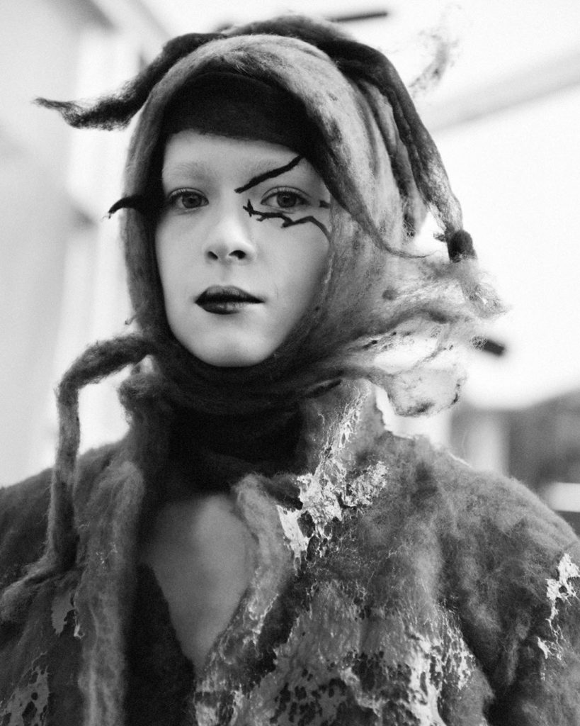 Yohji Yamamoto AW20-21 collection. 
Backstage by @elise_toide
Hair by @eugenesou...