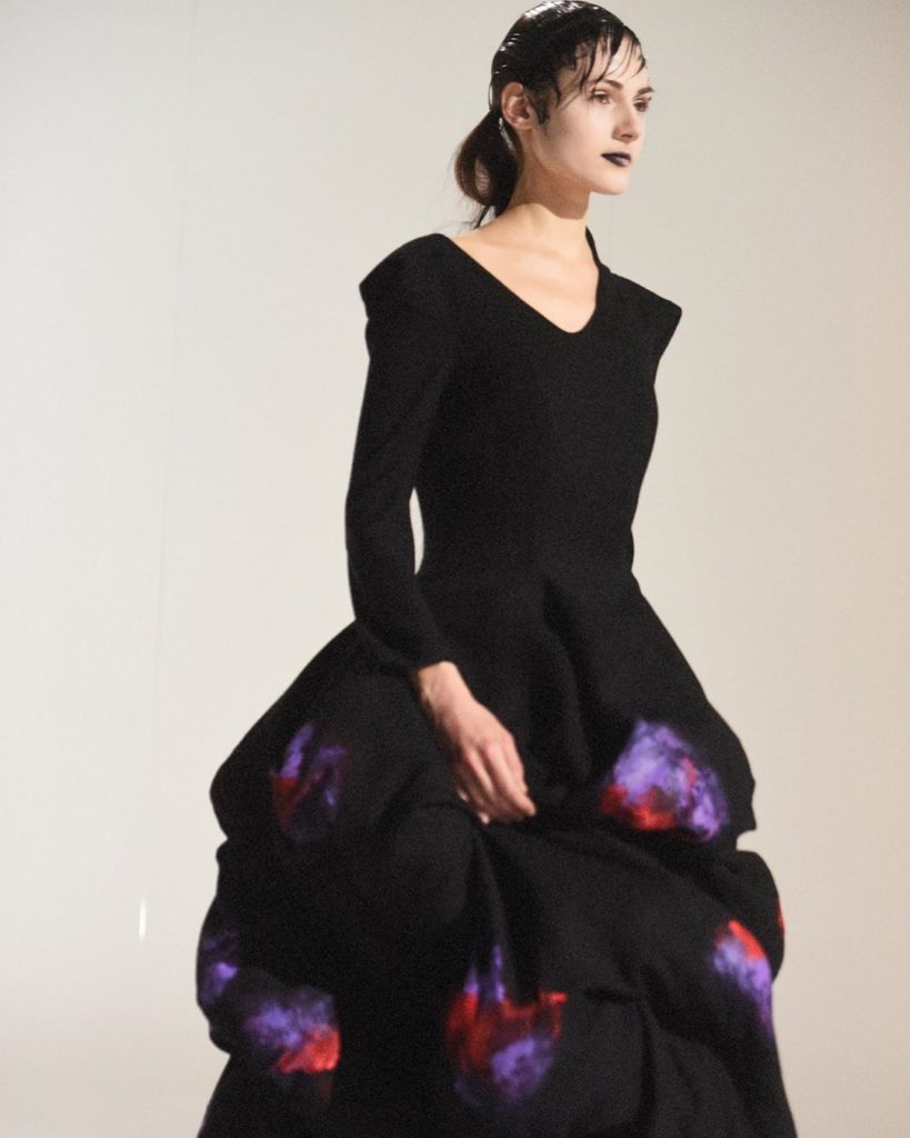 Yohji Yamamoto AW20-21 collection. 
Backstage by @elise_toide
Hair by @eugenesou...