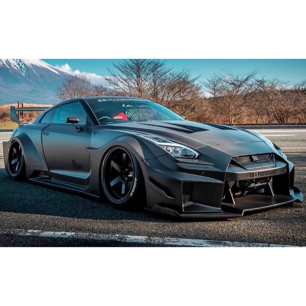 Liberty Walk GT-R on the carbon diet 
Photo  @libertywalkkato .
.
.
.
Follow the...