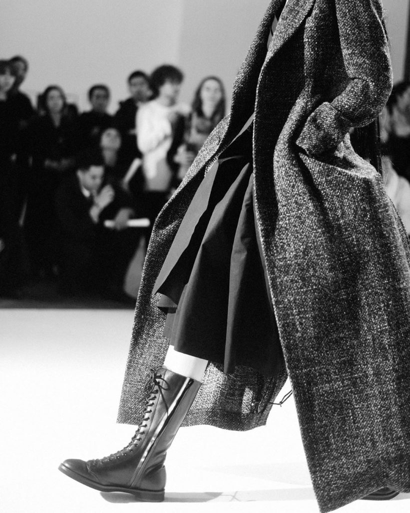 Yohji Yamamoto AW20-21 collection. 
Backstage by @elise_toide
Hair by @eugenesou...