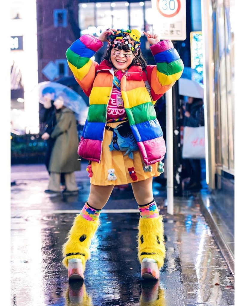19-year-old Japanese decora Purin-chan (@Purin_Hayasaka) on the street in Haraju...