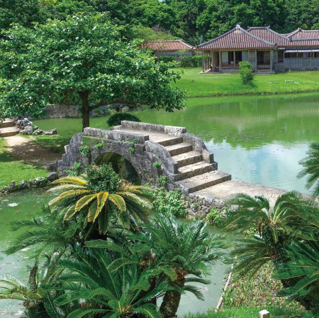 Where Japanese gardeners, in their pre-Shinto, animistic phase, sought out water...