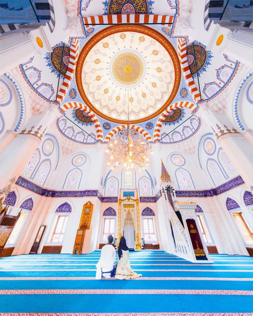Japan Airline: .
The Tokyo Camii is a little slice of Turkey right in the heart of Toyko.
The b… .
The Tokyo Camii is a little slice of Turkey right in the heart of Toyko.
The b...