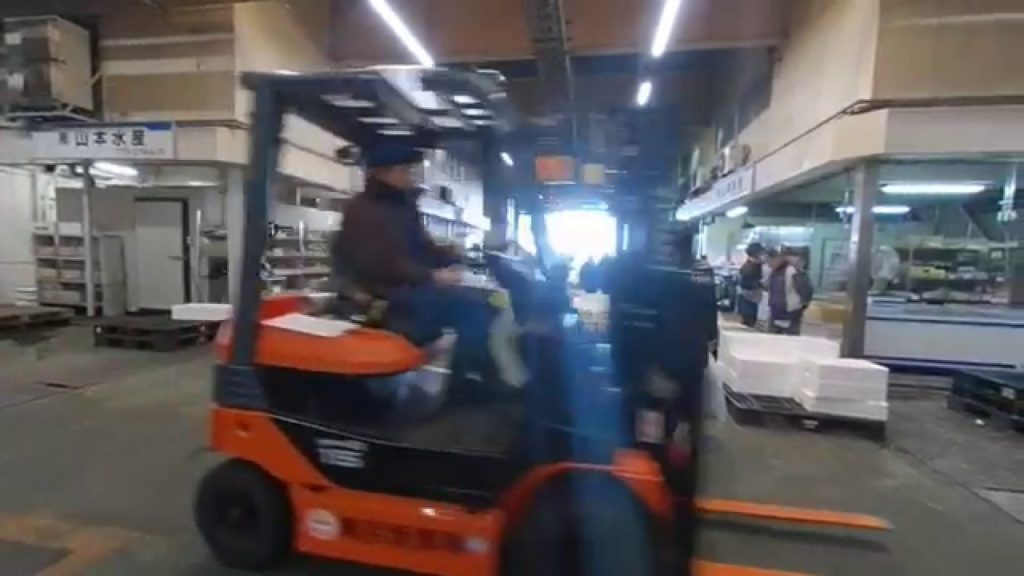 【180° VR 3D】Fish market in Yokohama Japan / Qoocam撮影 横浜南部市場