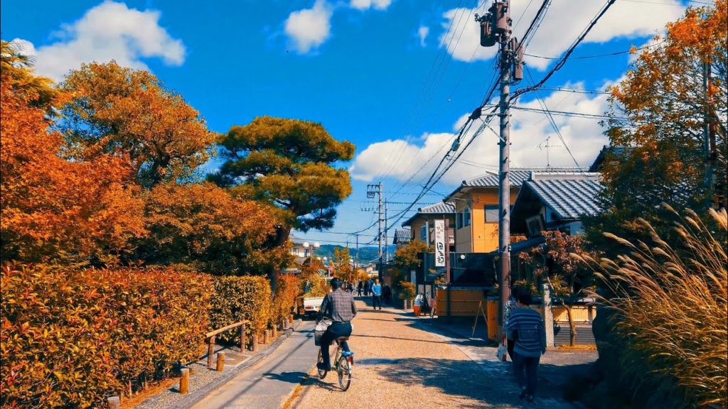 4K | Lovely Autumn colors | Old city | Arashiyama | Kyoto | Japan