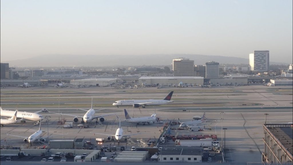 Los Angeles LAX Airport with ATC Virgin Atlantic 747-400!