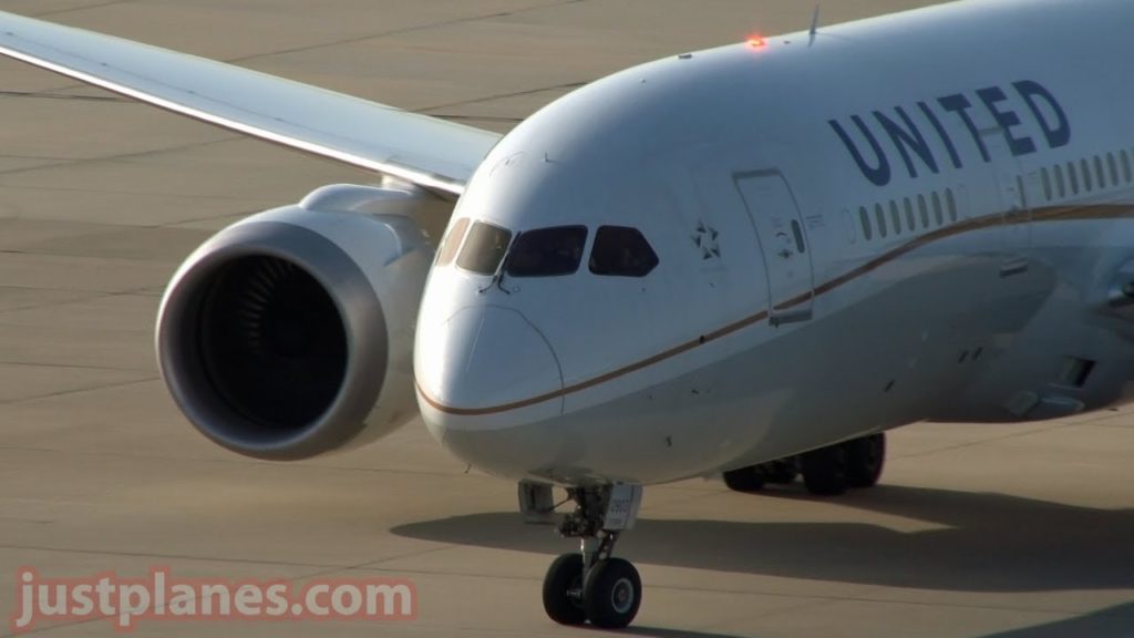 United 787 at IAH! (787th video)