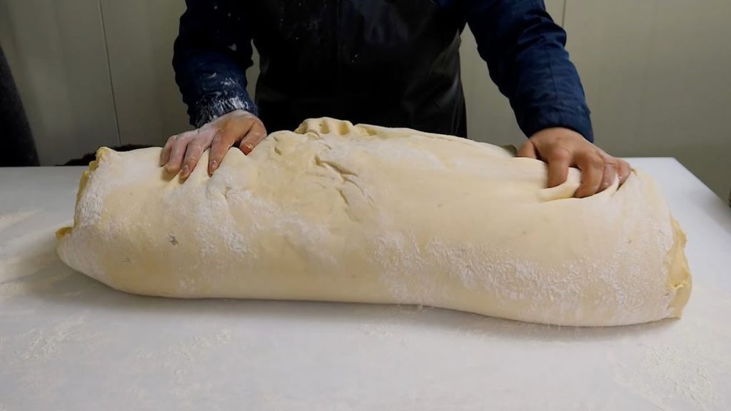 Giant Korean Donuts (Kkwabaegi and Hotteok) - Korean street food