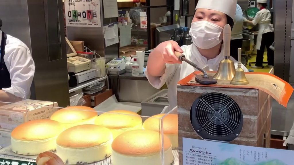 O Melhor Cheesecake do Mundo! O famoso Cheesecake japonês na street food Osaka Japão