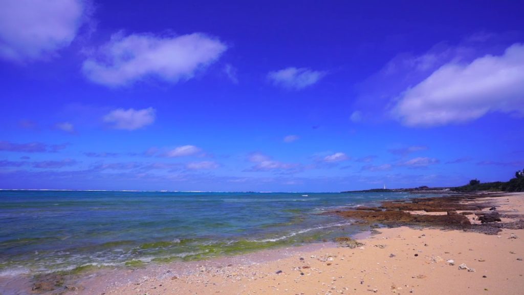 沖縄本島読谷村、砂浜での波の音、リラックス。がん患者の癒し。The sound of waves on the sandy beach of Okinawa main island　relax