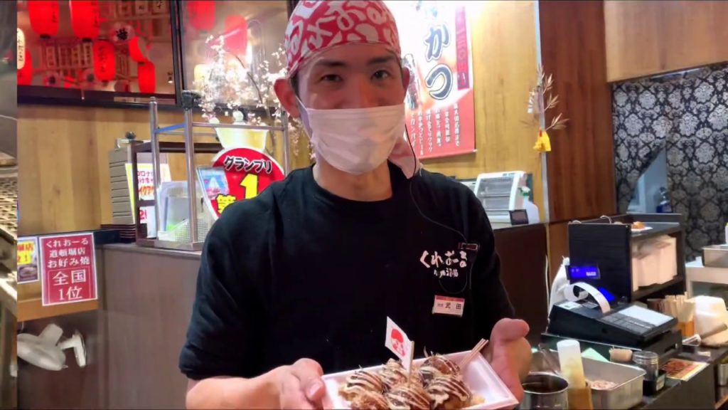 Comidas de rua no Japão - Takoyaki - street food Osaka Japan