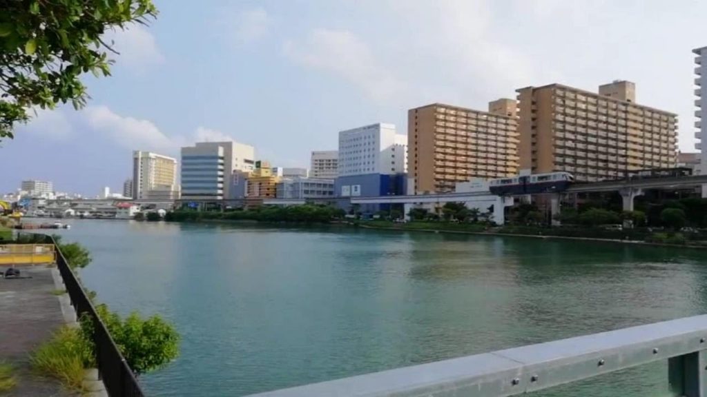 Look at Yui Rail(ゆいレール)＠NAHA(那覇) in OKINAWA（沖縄）