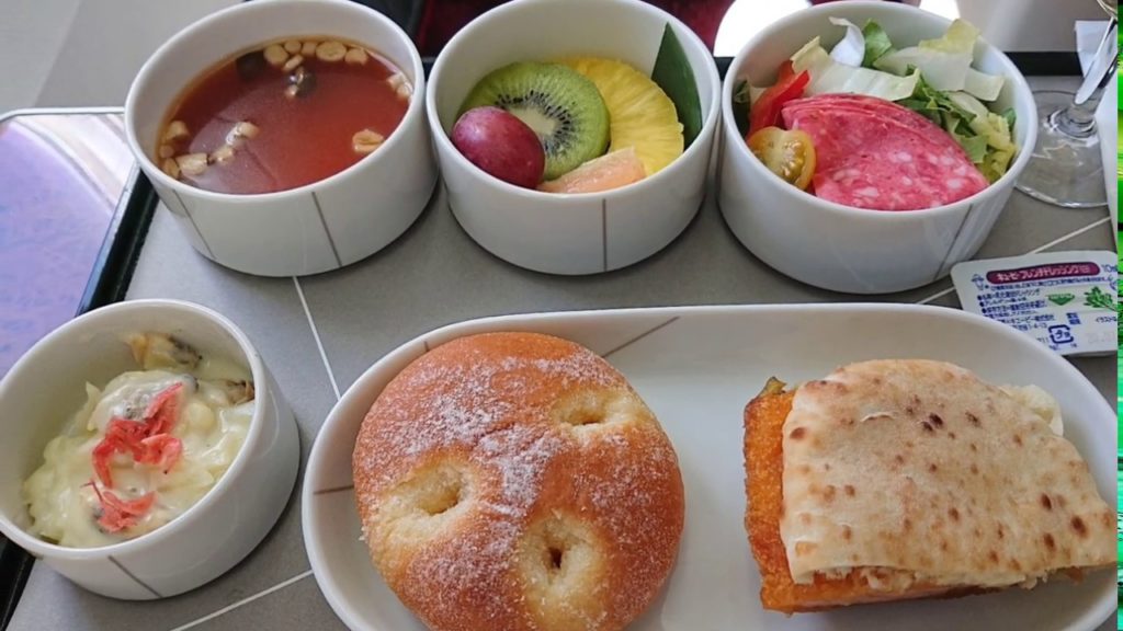 【ＪＡＬ国内線ファーストクラス・ホテル日航アリビラ】  ＪＬ９０７便　羽田→那覇（ファーストクラス）＆ホテル日航アリビラ＆ＪＬ９１４便　那覇→羽田（ＣＬＡＳＳ Ｊ)