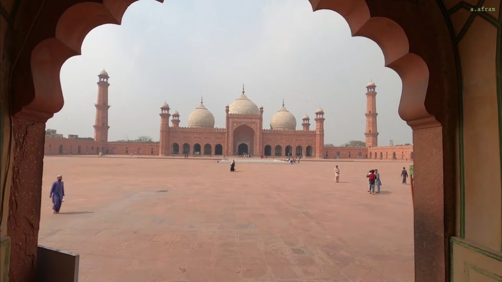 [4K] Walking Tour of Badshahi Mosque Lahore Pakistan بادشاھی مسجد لاھورکی سیر