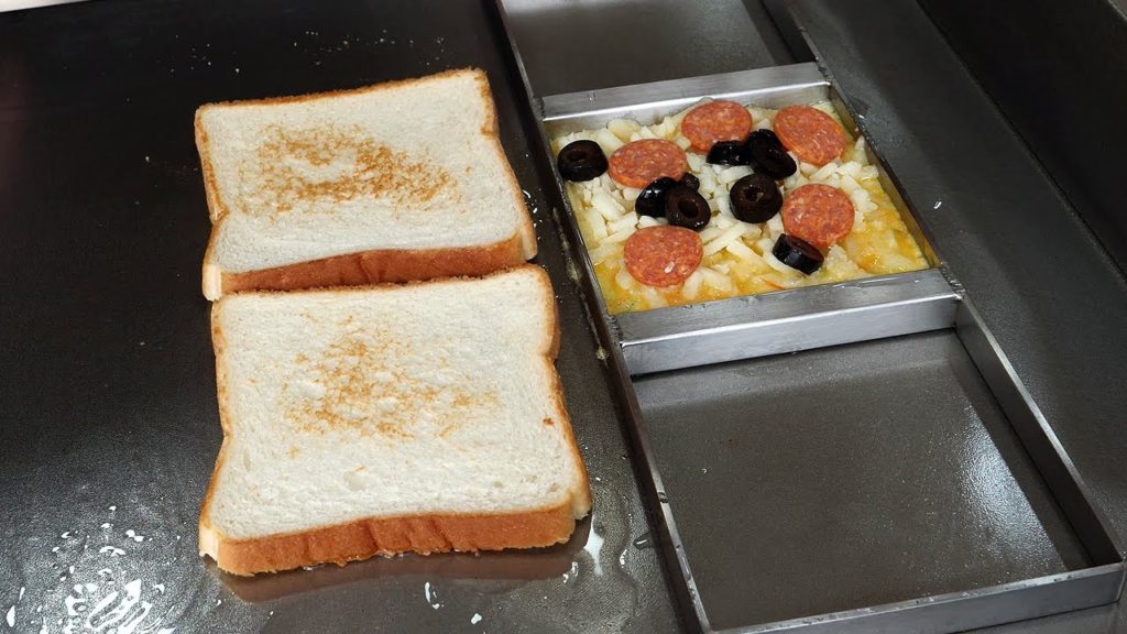 korean pizza toast / korean street food