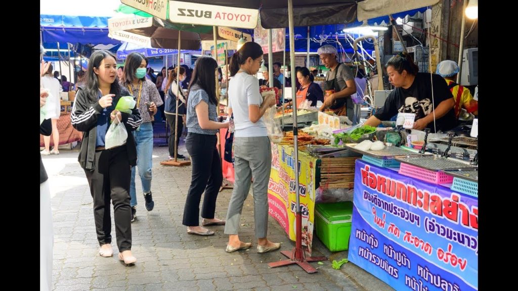 [4K] 2020 Lunch in "Rolex Market" local street food and market walk from BTS station, Bangkok