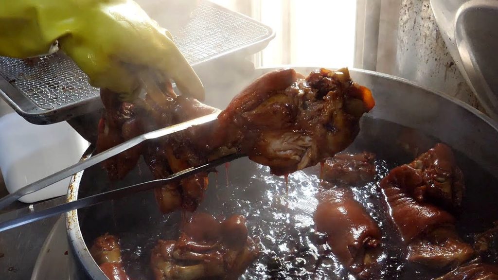 천일염으로 삶아 맛을낸 오리지널 족발 / korean braised pig's trotters - jokbal / korean street food