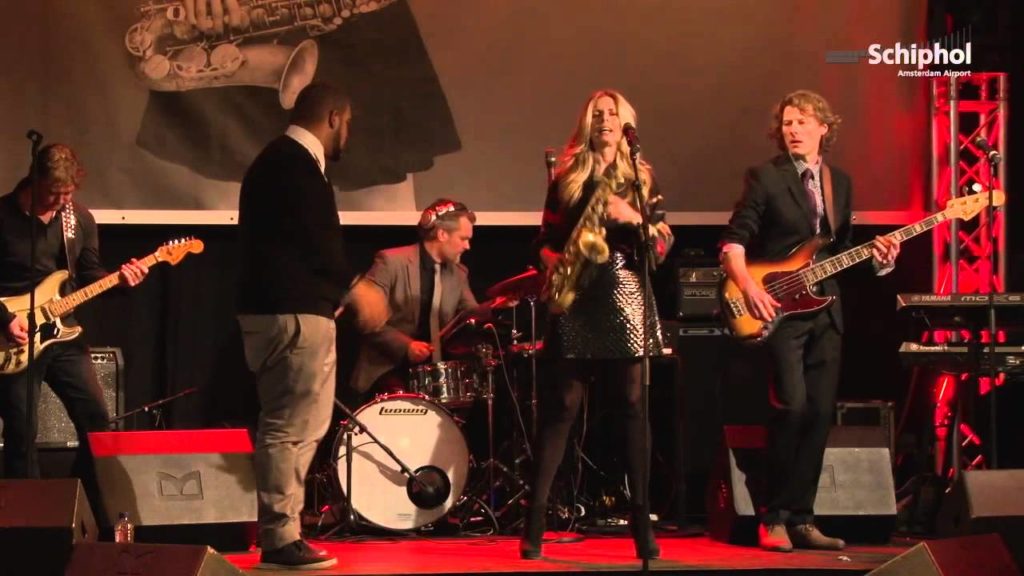 Candy Dulfer & modeshow op Schiphol Plaza Candy Dulfer & modeshow op Schiphol Plaza