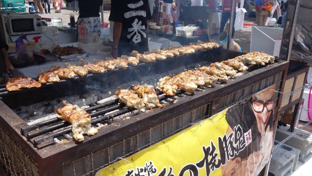 Japanese Street Food in FUKUOKA - Yakitori 2ban Pig Feet やきとり二番の焼豚足
