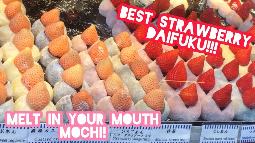 BEST JAPANESE STREET FOOD AT TSUKIJI FISH MARKET! What to Eat in Tokyo Japan