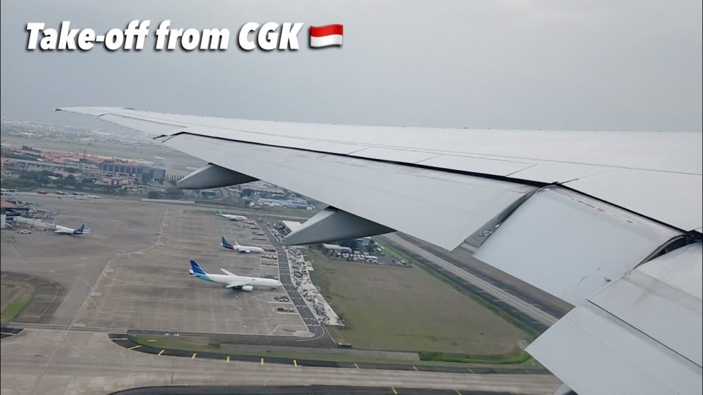 Pesawat TERBESAR Garuda! | Boeing 777-300ER Take Off from Jakarta, Indonesia (CGK)