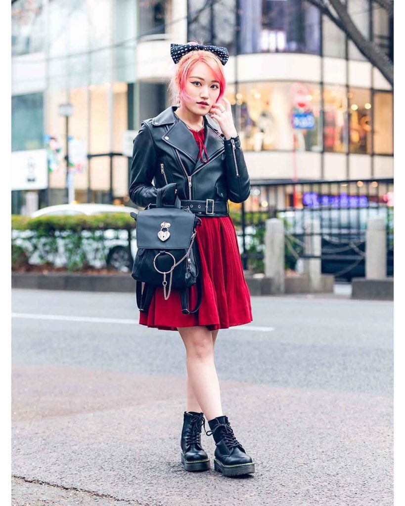 Tokyo Fashion: Pink-haired Japanese rock guitarist Lisa13 (@lisajpoole13) – from the band @badb… Pink-haired Japanese rock guitarist Lisa13 (@lisajpoole13) - from the band @badb...