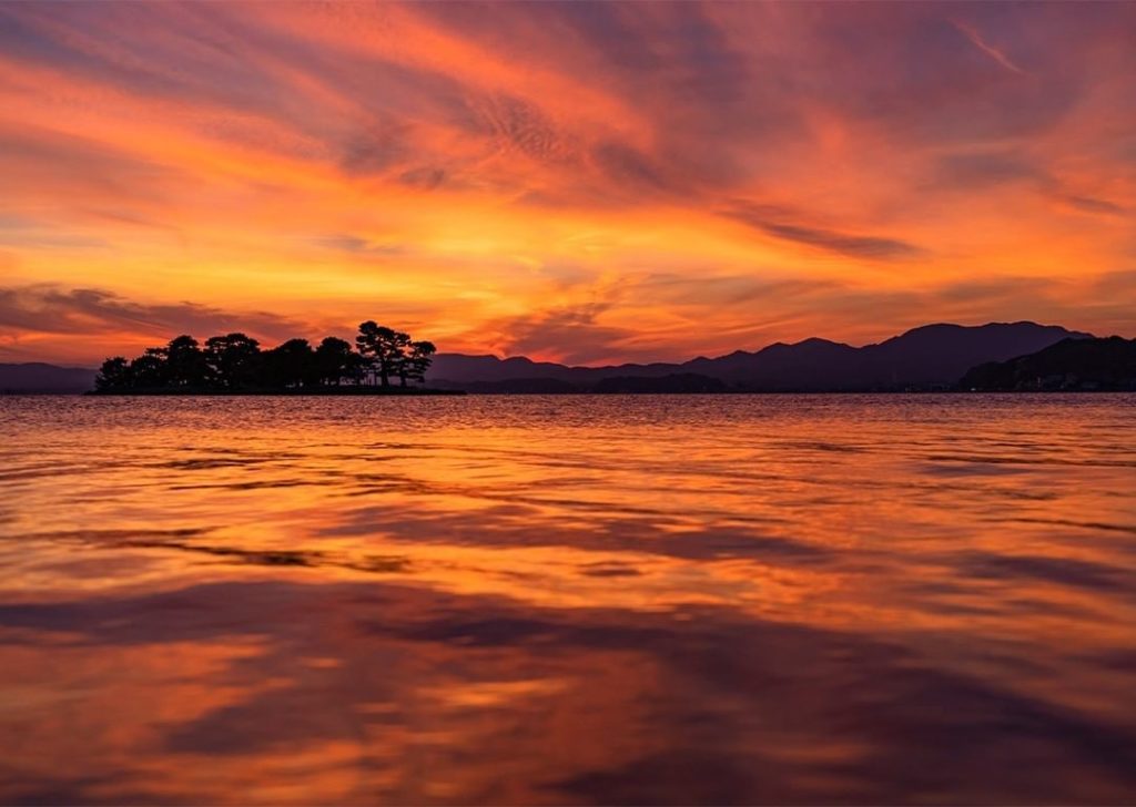 Japan Airline: .
The red glow of the sunset over Lake Shinji.
#MyAprilAdventure
夕日に赤く染まる #宍道湖
… .
The red glow of the sunset over Lake Shinji.
#MyAprilAdventure
夕日に赤く染まる #宍道湖
...