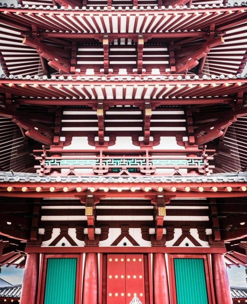 Japan Travel: The beauty is in the details! Shitennoji Temple is one of Japan’s oldest (dating… The beauty is in the details! Shitennoji Temple is one of Japan's oldest (dating...