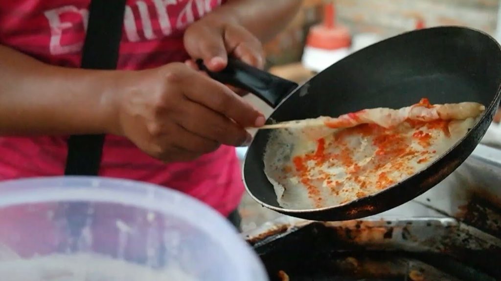Indonesian Street Food - ( Maclor ) Indonesian macaroni egg