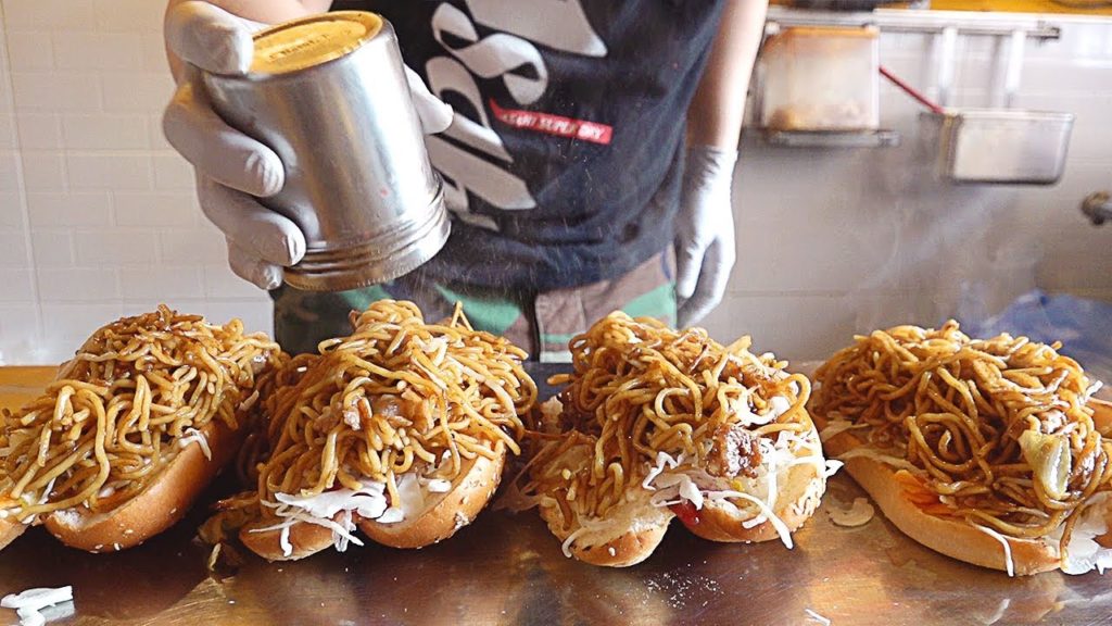 야끼소바빵 Fried Noodles Sandwich, Pork Pancake - Japanese Food in Korea