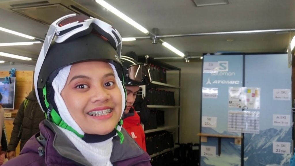 JAPAN FURANO SKI RESORT | Asian girl skiing in Japan...Success!!!